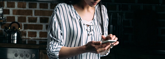 Nainen ei vastaa viesteihin